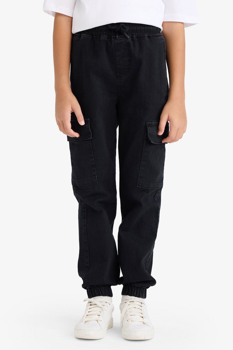 ديفاكتو بنطلون جينز اولادي كارجو فيت بجيب وخصر مطاطي - Image 3